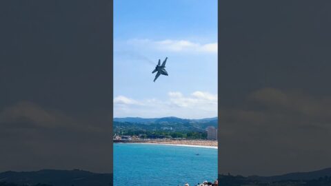 Spanish F-18 Pilot Makes Recovery Maneuver 😳