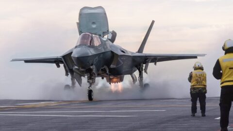 US F-35B Switches to Helicopter Mode During Super-Loud Ship Takeoff